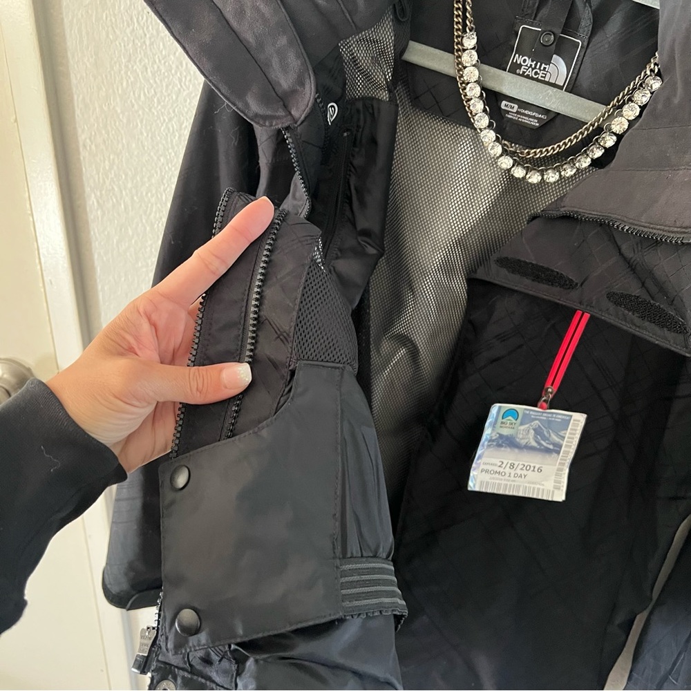 THE NORTH FACE Woman’s Snowboard Jacket Coat Black Pink - Picture 3 of 8